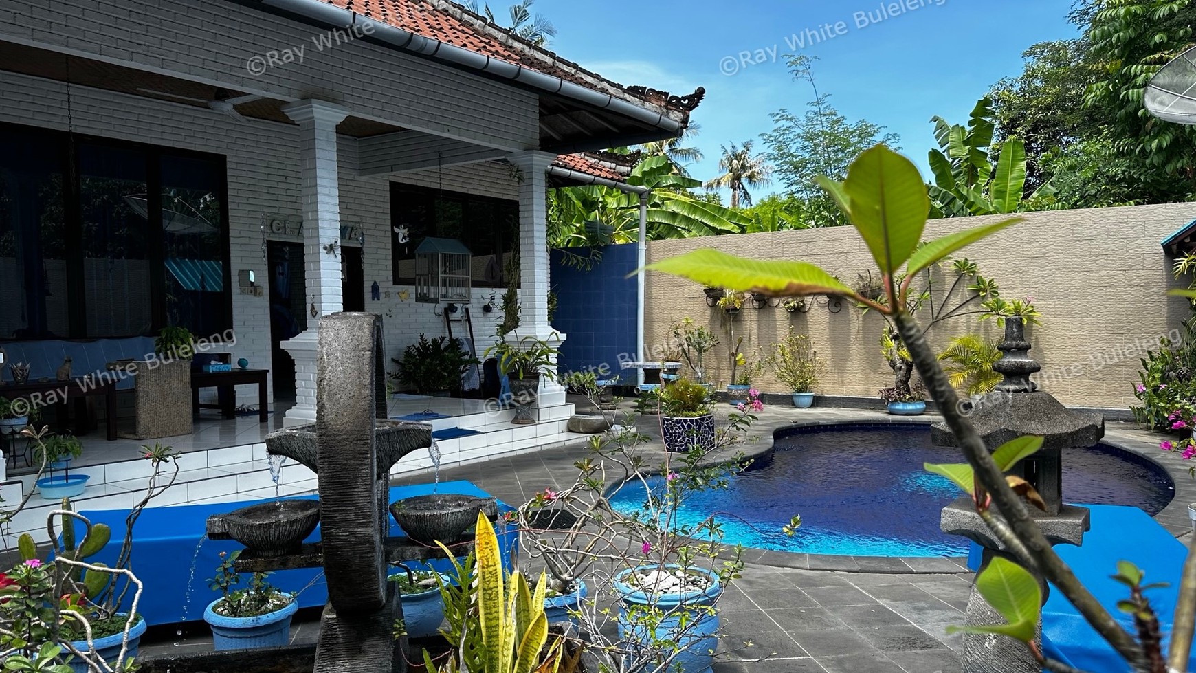 BEAUTIFUL BLUE VILLA FOR SALE