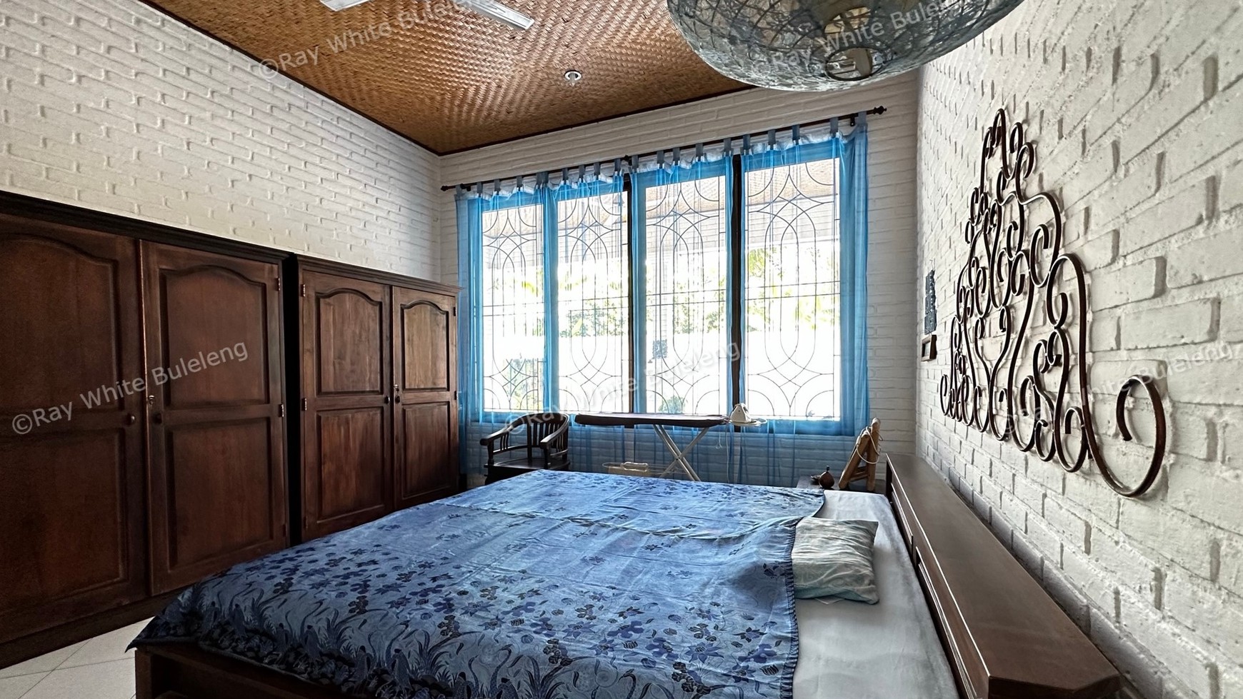 BEAUTIFUL BLUE VILLA FOR SALE