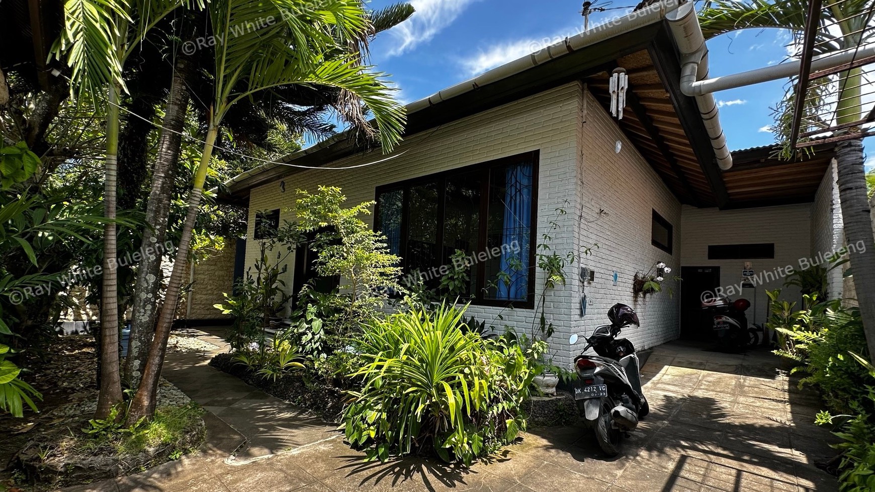 BEAUTIFUL BLUE VILLA FOR SALE