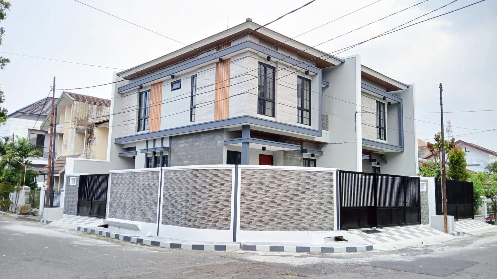 Rumah Baru Gress di Baruk Utara Surabaya Timur, 2 Lantai, Minimalis, cuma ada 2 unit ( on progress) aja... Buruan!!!
