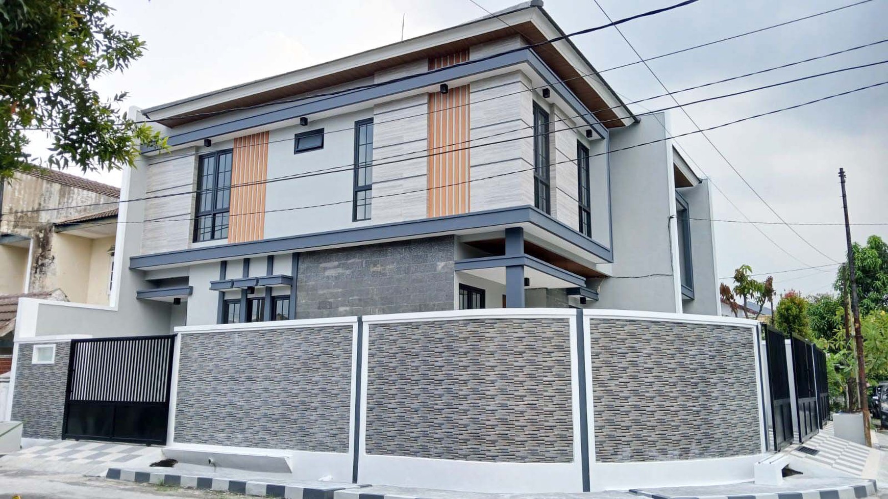Rumah Baru Gress di Baruk Utara Surabaya Timur, 2 Lantai, Minimalis, cuma ada 2 unit ( on progress) aja... Buruan!!!