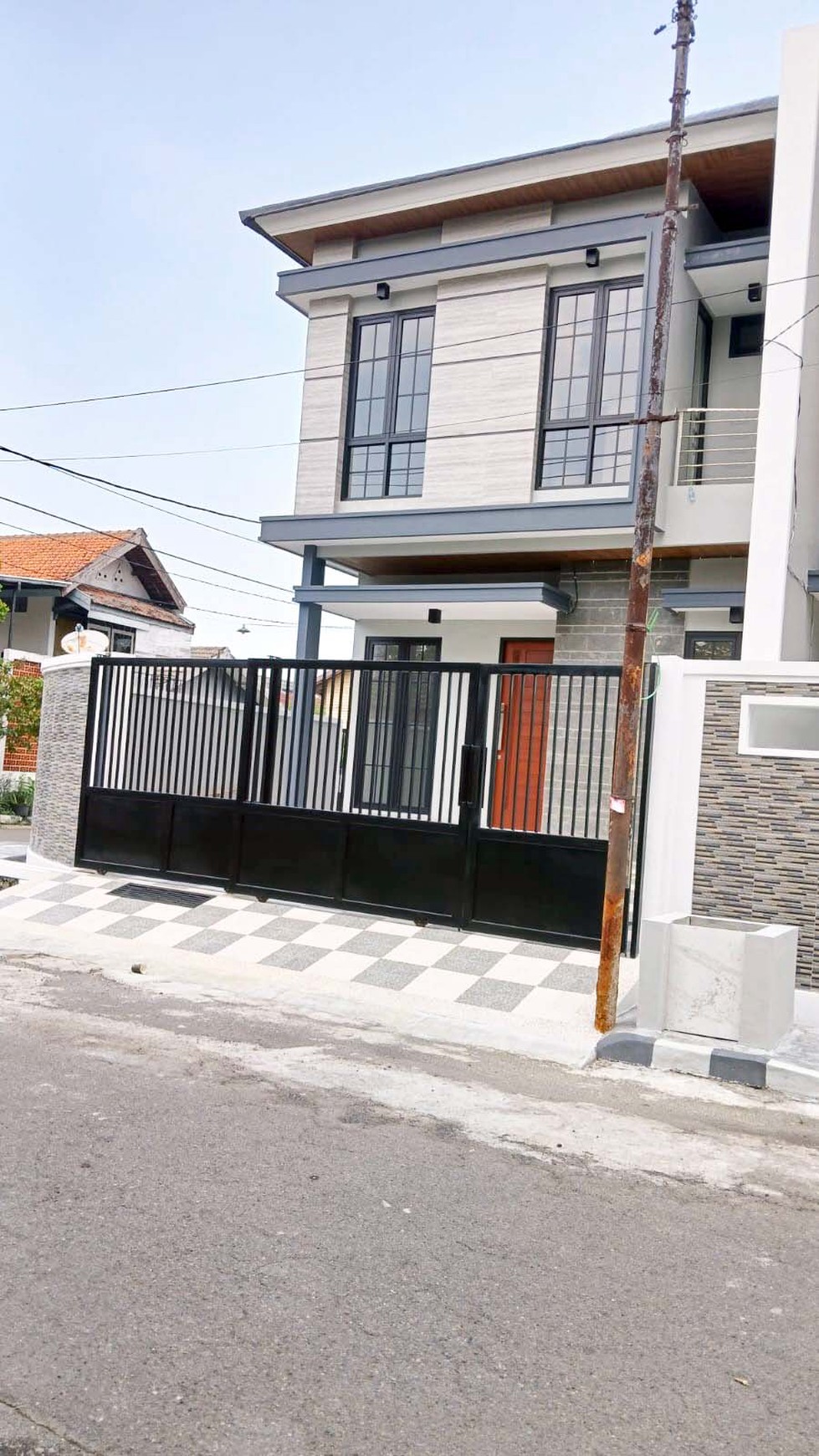 Rumah Baru Gress di Baruk Utara Surabaya Timur, 2 Lantai, Minimalis, cuma ada 2 unit ( on progress) aja... Buruan!!!