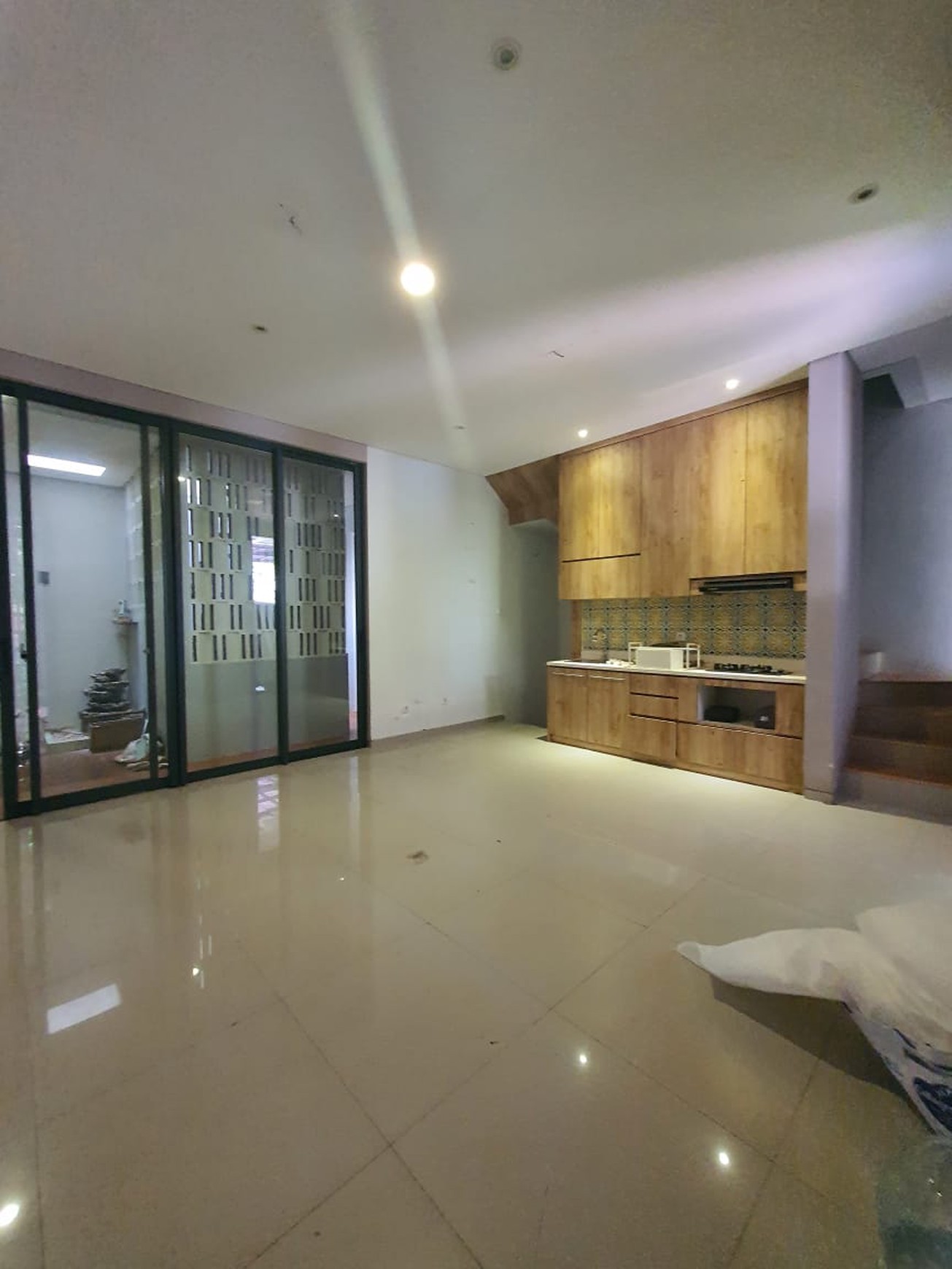 Rumah Siap Huni dengan Hunian Nyaman dan Asri di Bintaro Sektor 9.