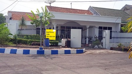 Rumah di Jemur Andayani Surabaya Selatan, Hook/Pojokan, Row Jalan lebar bisa 3 mobil, bisa untuk rumah tinggal/kantor - LT -