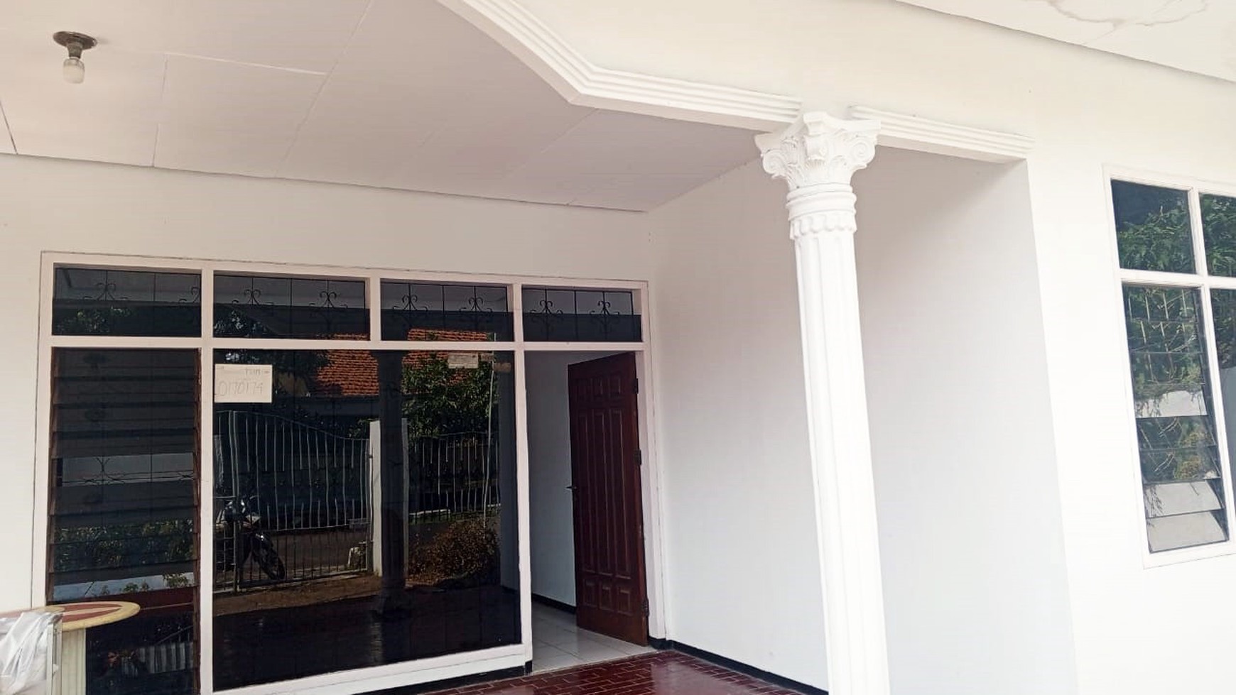 Rumah di Jemur Andayani Surabaya Selatan, Hook/Pojokan, Row Jalan lebar bisa 3 mobil, bisa untuk rumah tinggal/kantor - LT -