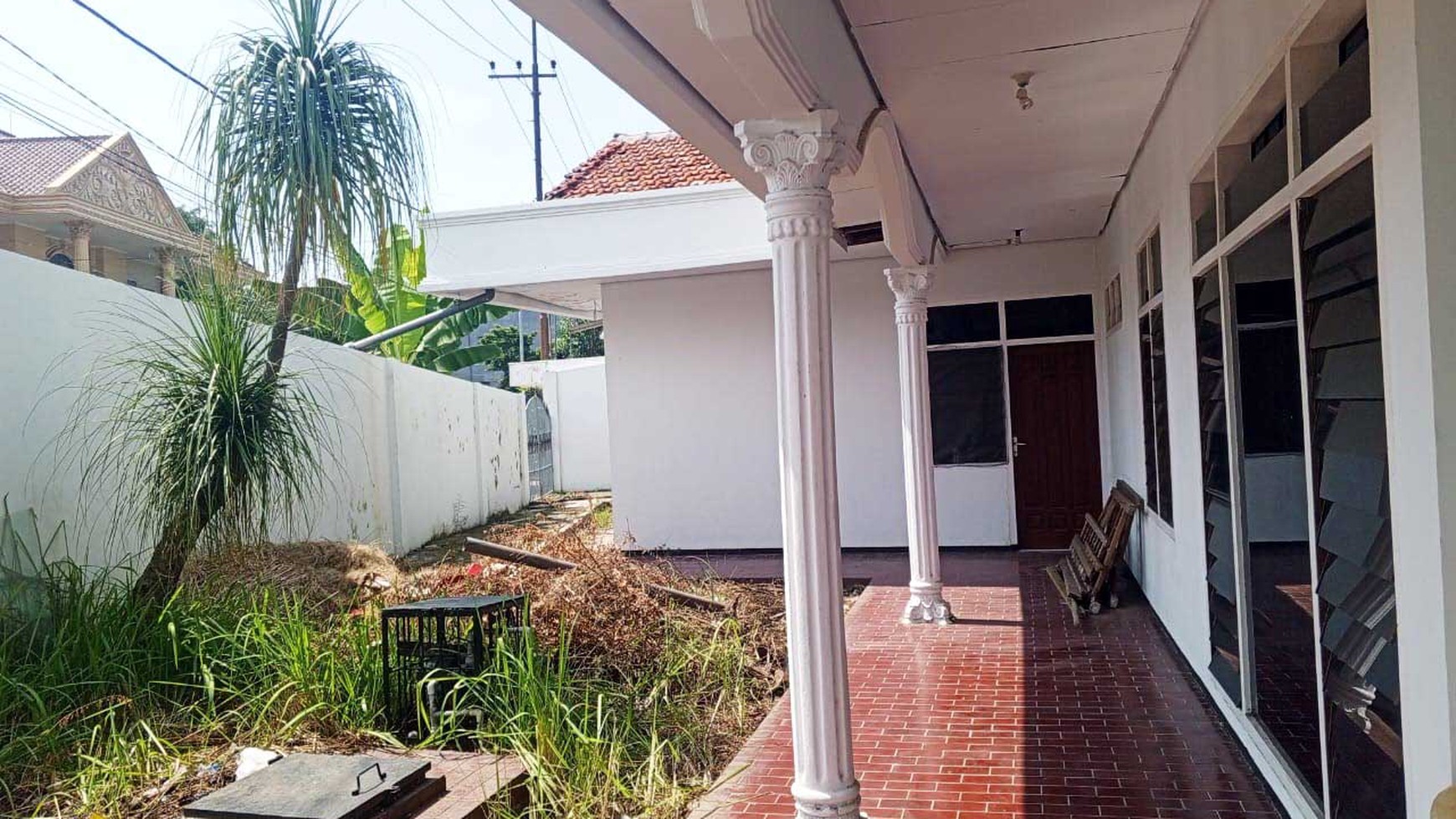 Rumah di Jemur Andayani Surabaya Selatan, Hook/Pojokan, Row Jalan lebar bisa 3 mobil, bisa untuk rumah tinggal/kantor - LT -