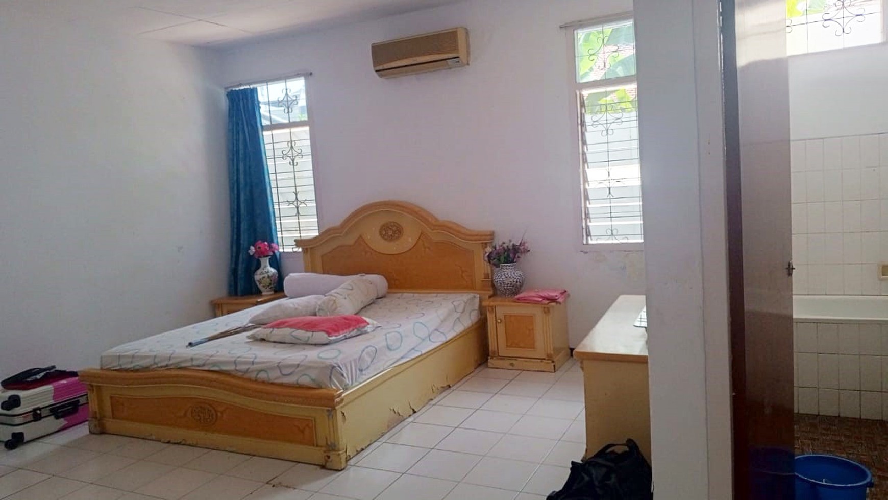 Rumah di Jemur Andayani Surabaya Selatan, Hook/Pojokan, Row Jalan lebar bisa 3 mobil, bisa untuk rumah tinggal/kantor - LT -