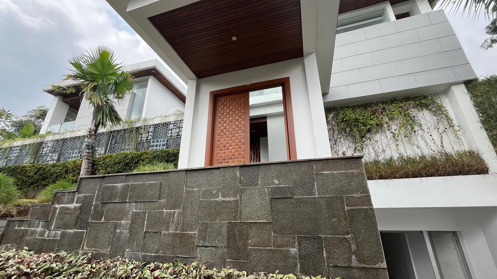 Rumah Baru Modern Tropical Minimalis