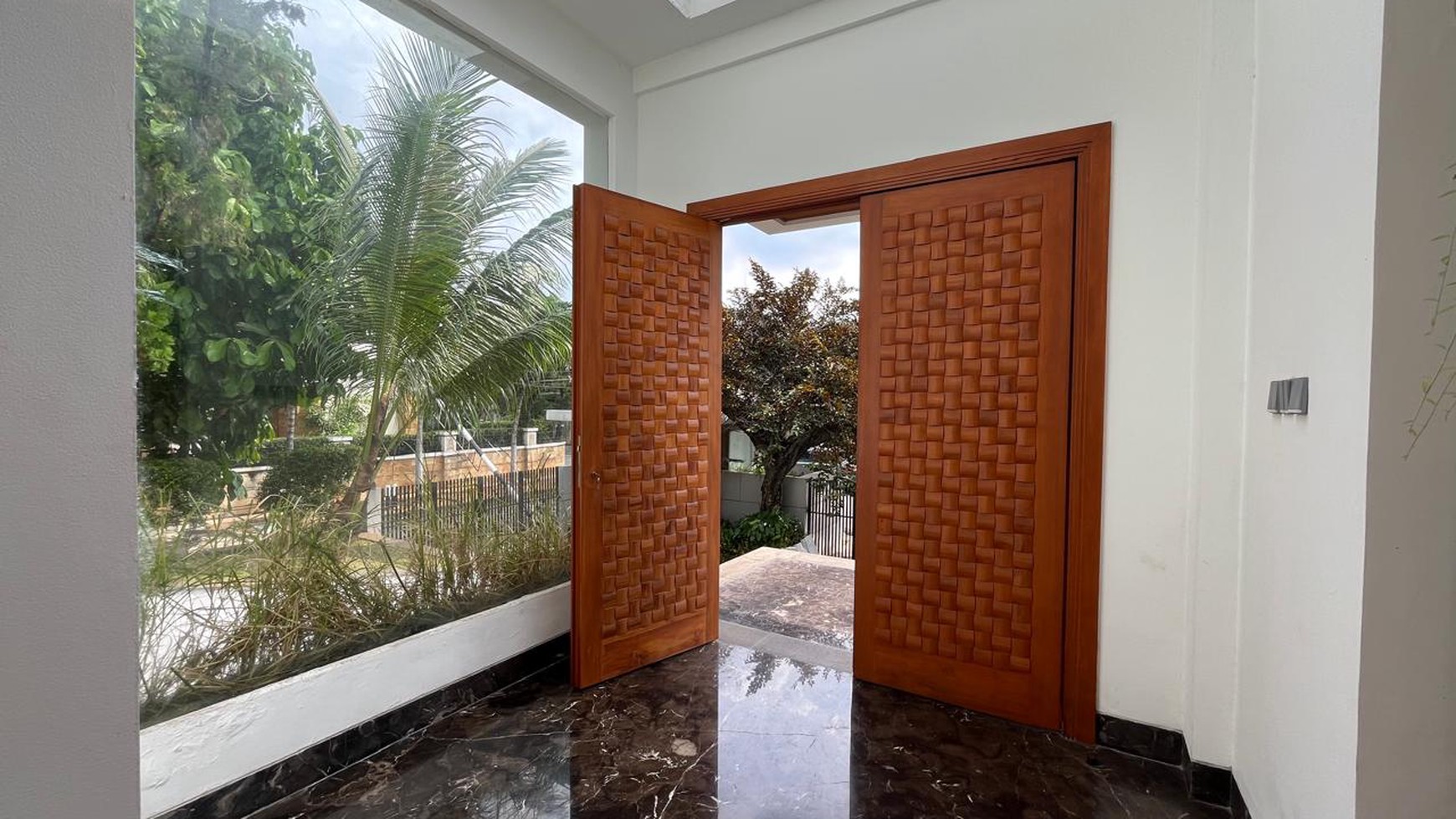 Rumah Baru Modern Tropical Minimalis