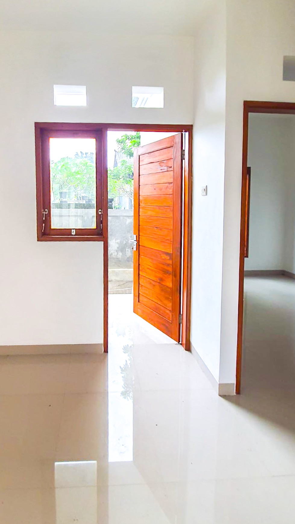 RUMAH BRAND NEW YANG MODERN, NYAMAN DI TENGAH KOTA JEMBRANA, BALI, SIAP HUNI