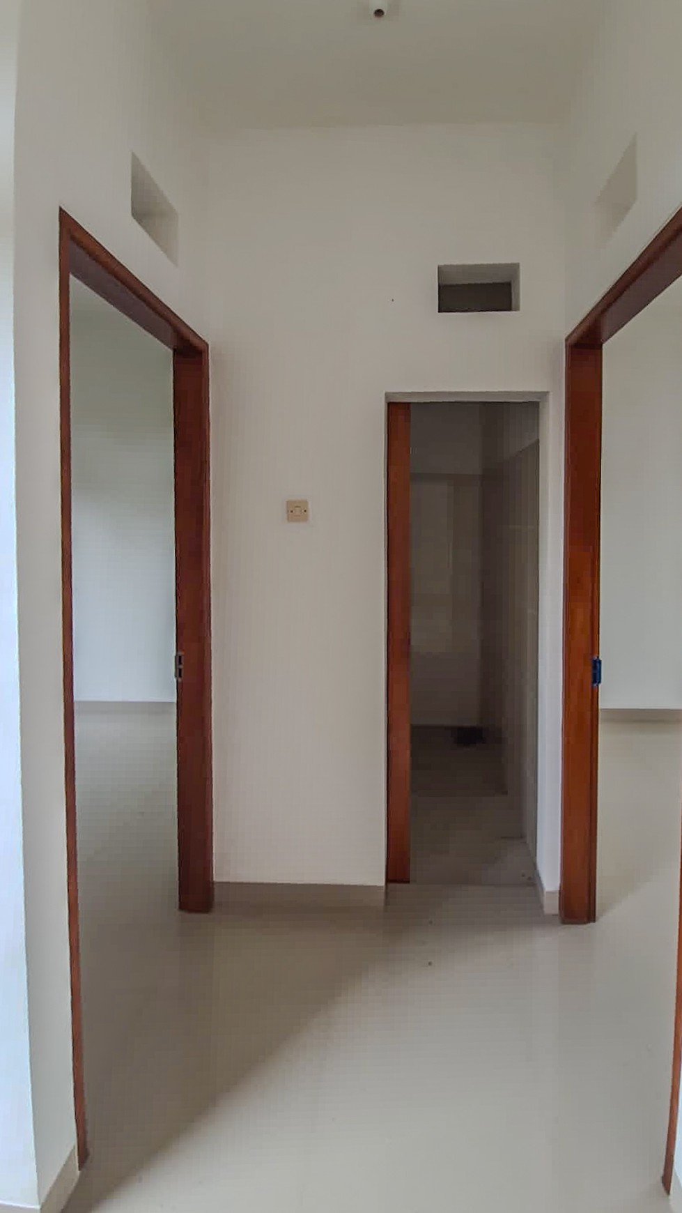 RUMAH BRAND NEW YANG MODERN, NYAMAN DI TENGAH KOTA JEMBRANA, BALI, SIAP HUNI