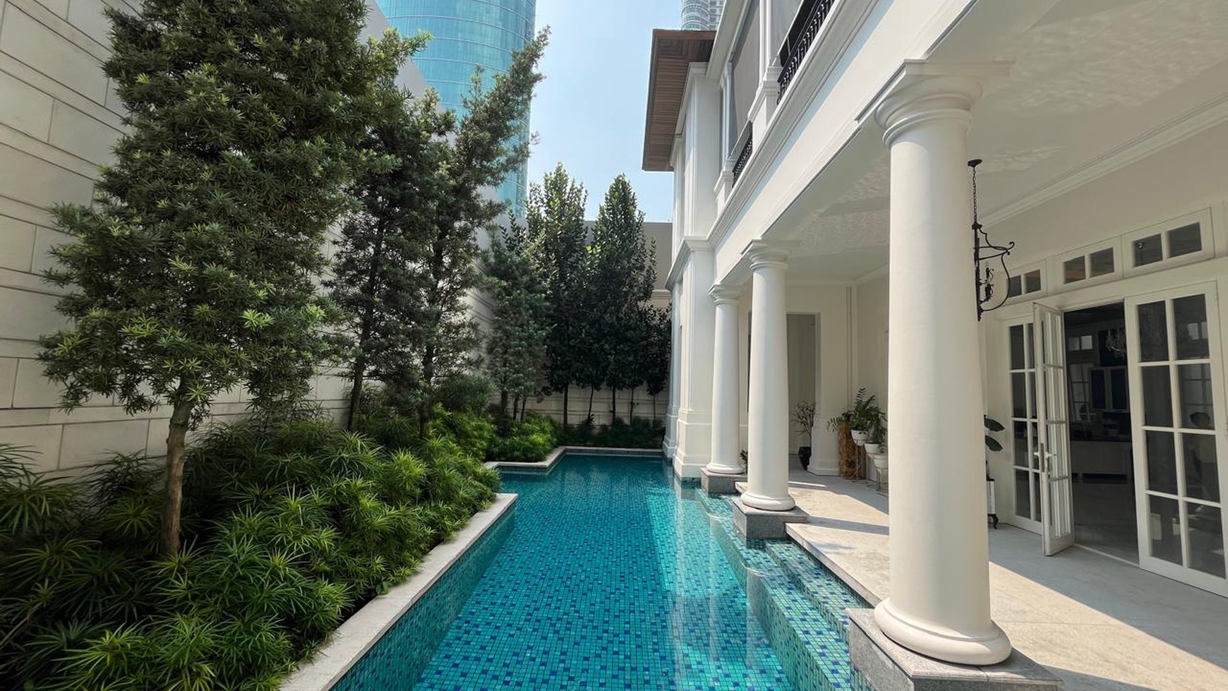 Rumah Mewah Dalam Perumahan di Mega kuningan Jakarta Selatan