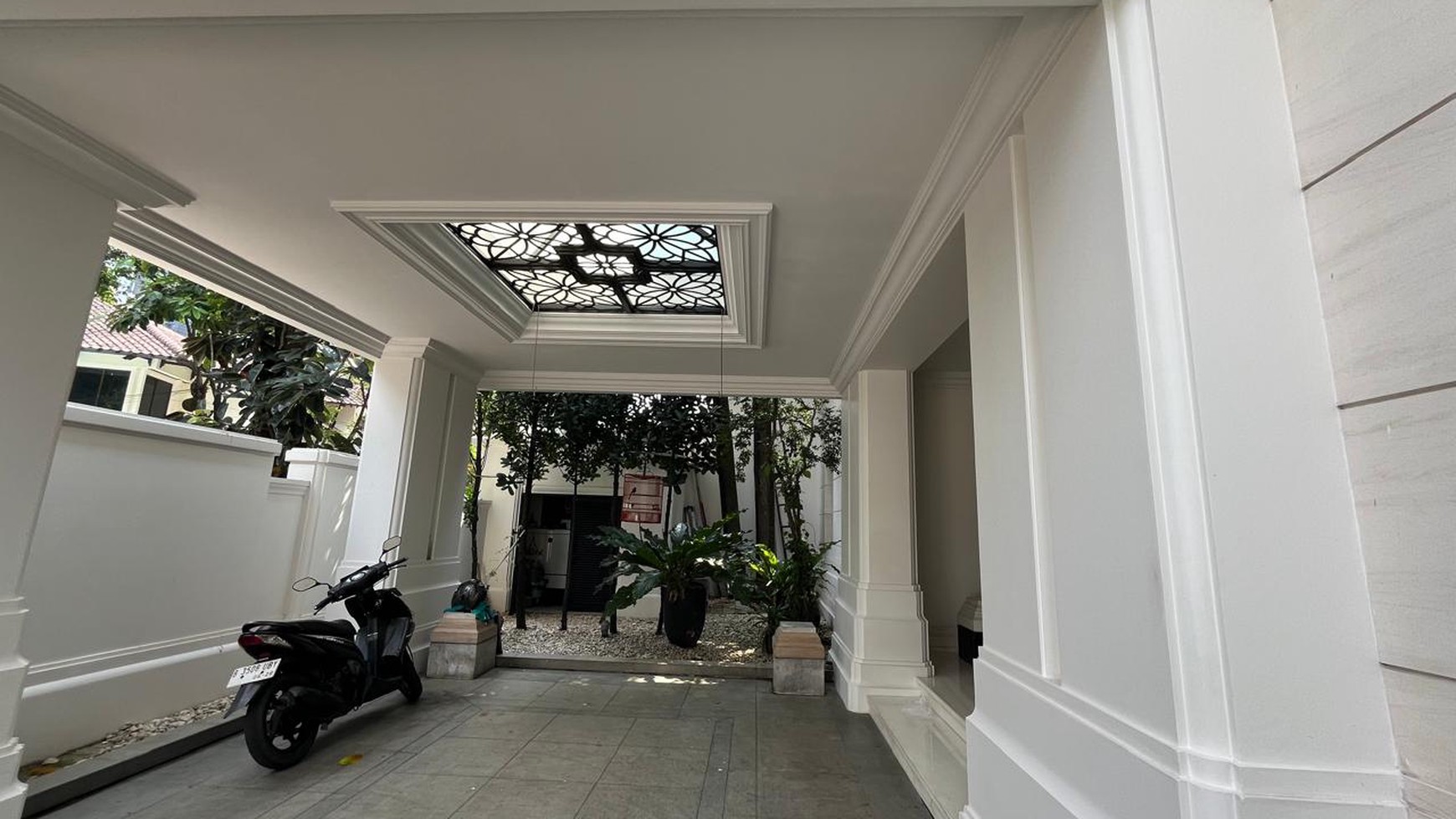 Rumah Mewah Dalam Perumahan di Mega kuningan Jakarta Selatan