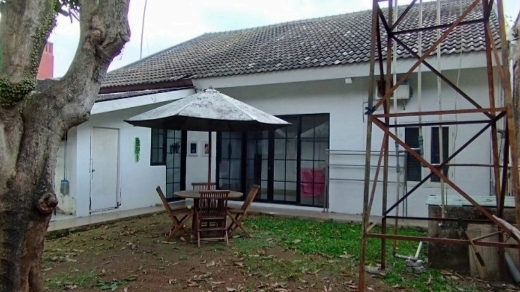 Rumah Siap Huni dengan Hunian Nyaman dan Asri di Ciputat