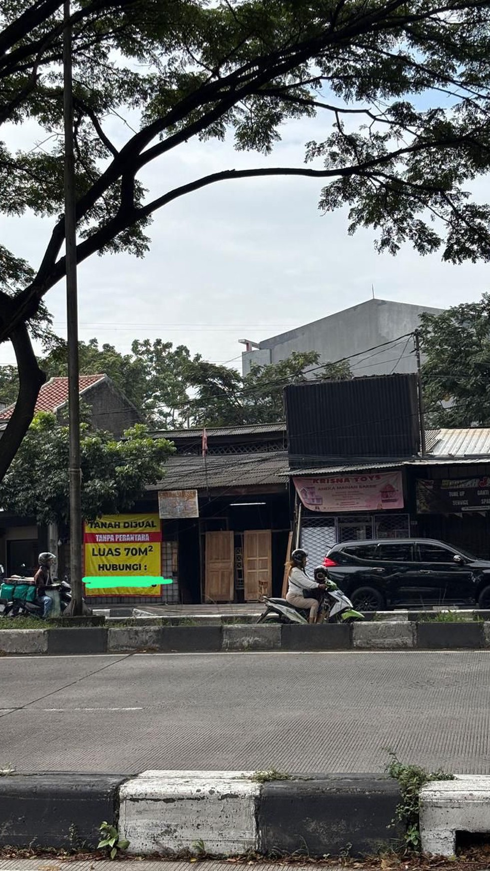DIJUAL BANGUNGAN PINGGIR JALAN LOKASI TENGAH KOTA 