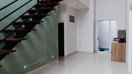 Rumah Cantik,2 lantai di Graha Raya Tangerang Selatan