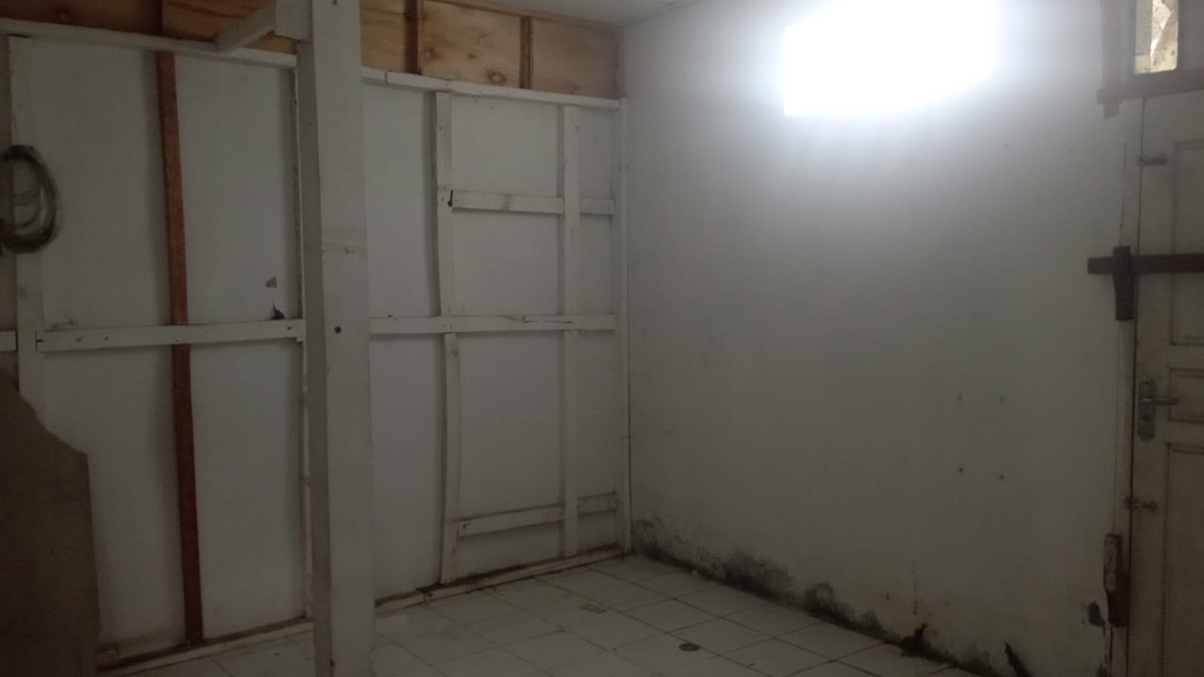 Tanah & Bangunan 1200 Meter Persegi Di Area Bisnis Jalan Godean Sleman