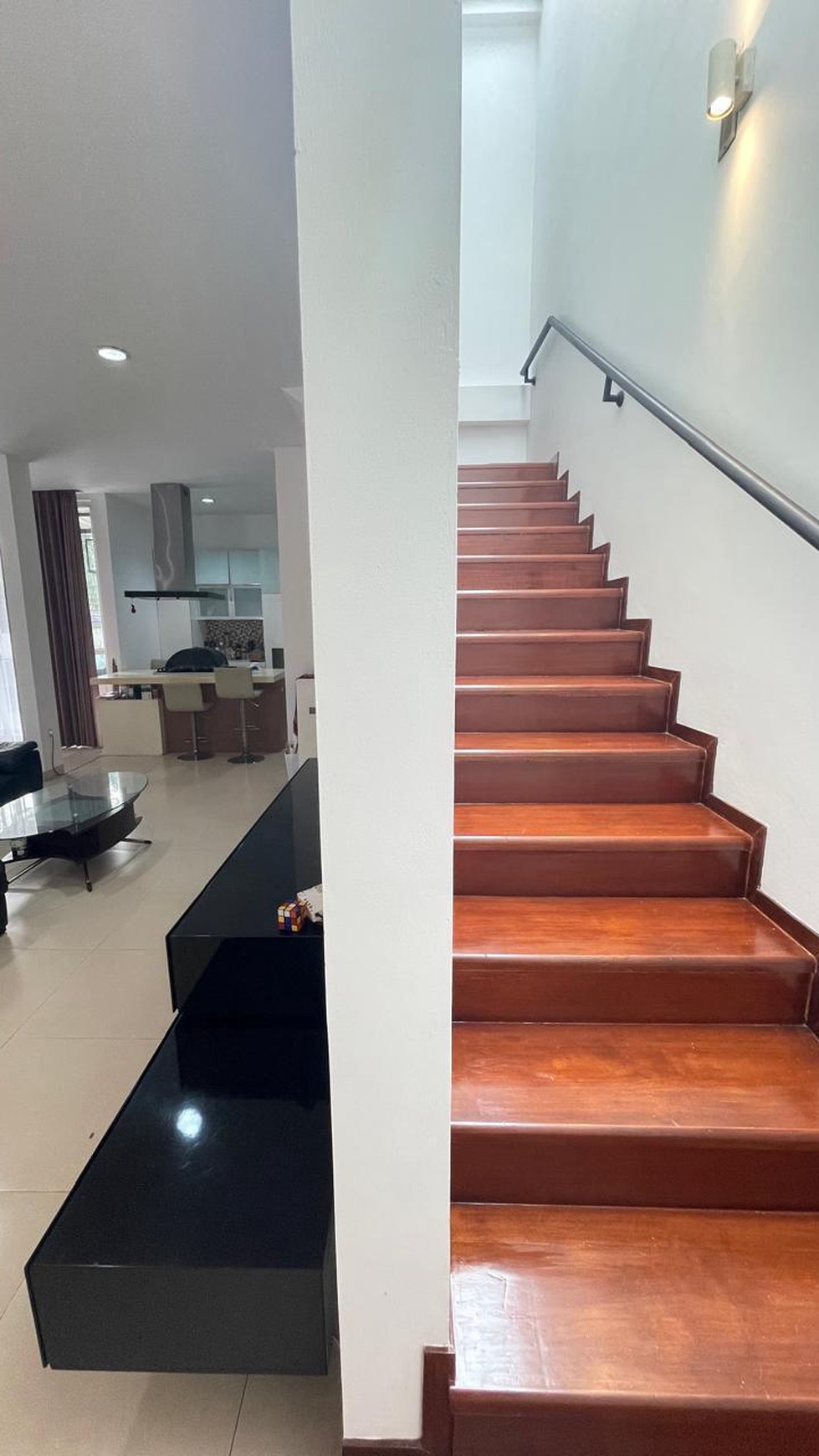 Di Sewa Rumah 3 Lantai Mewah Siap Huni dengan Hunian Nyaman @Pasar Minggu