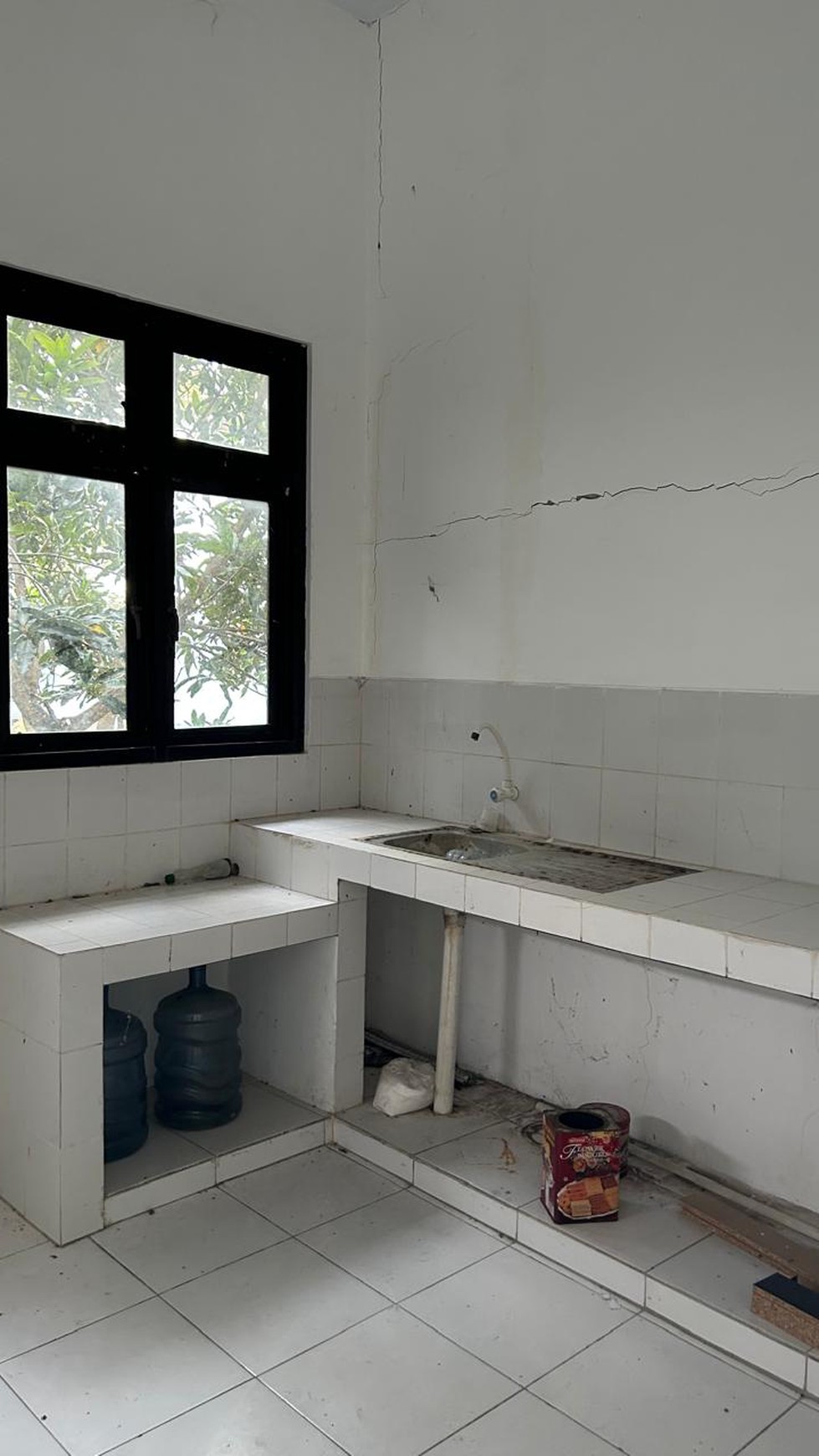 Bangunan Kantor dan Gudang Lokasi Strategis di Kota Rembang Jawa Tengah 