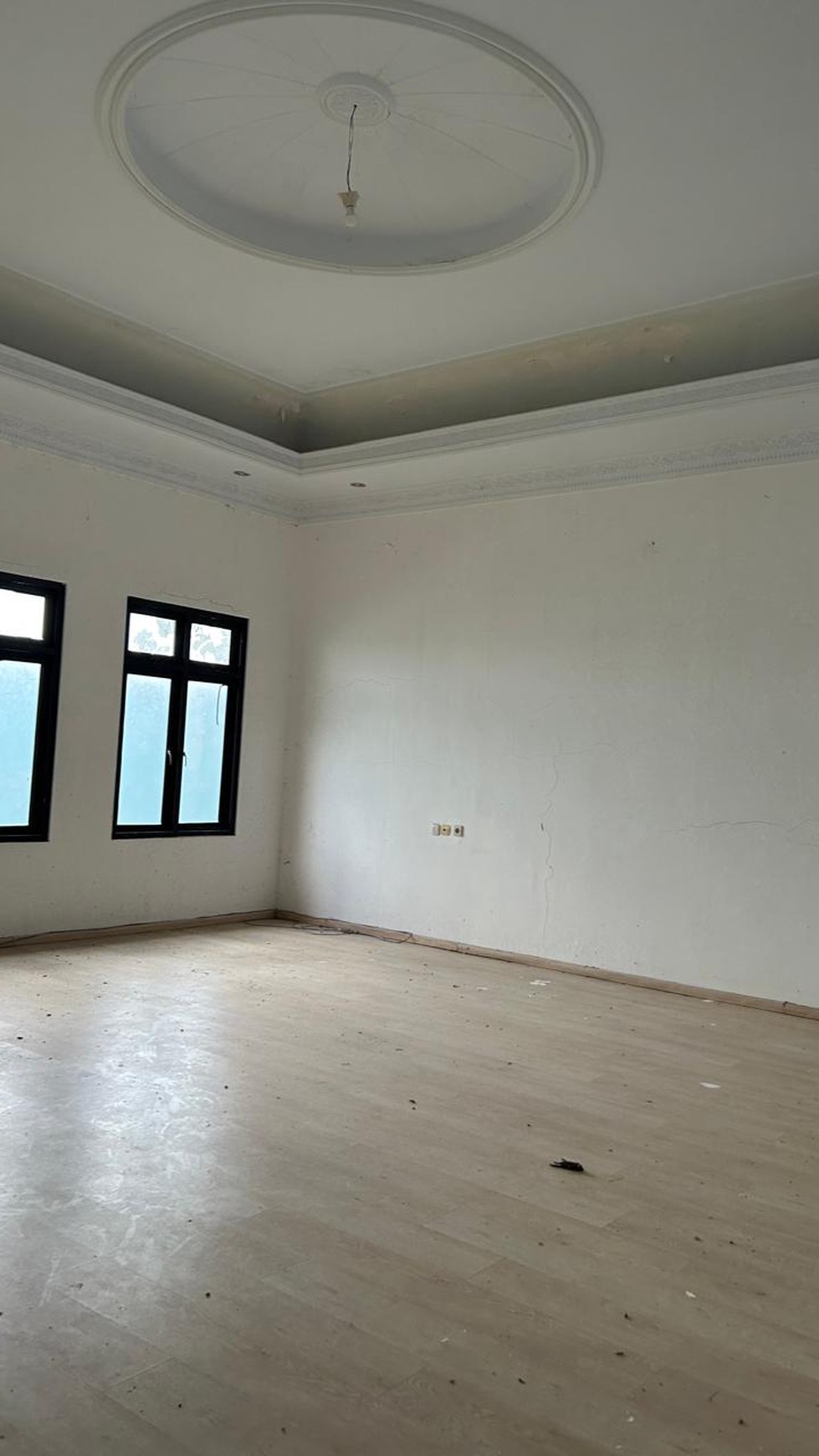 Bangunan Kantor dan Gudang Lokasi Strategis di Kota Rembang Jawa Tengah 