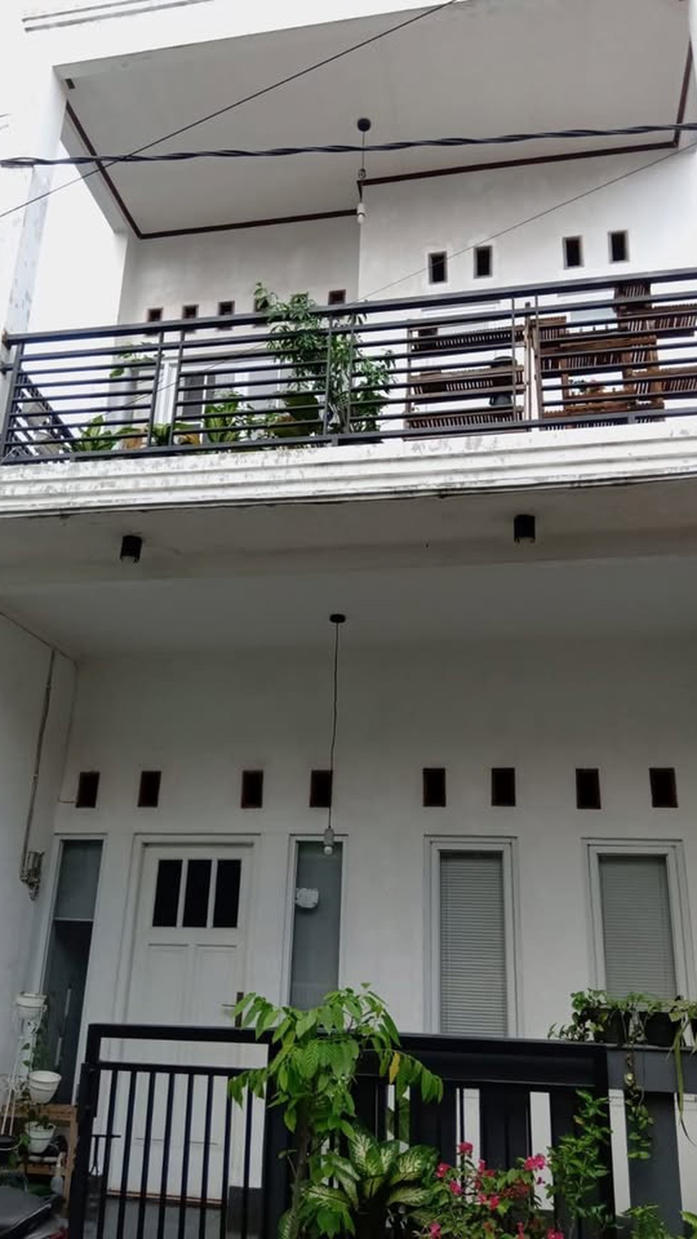 Rumah Siap Huni dengan Hunian Nyaman dan Asri di Pamulang