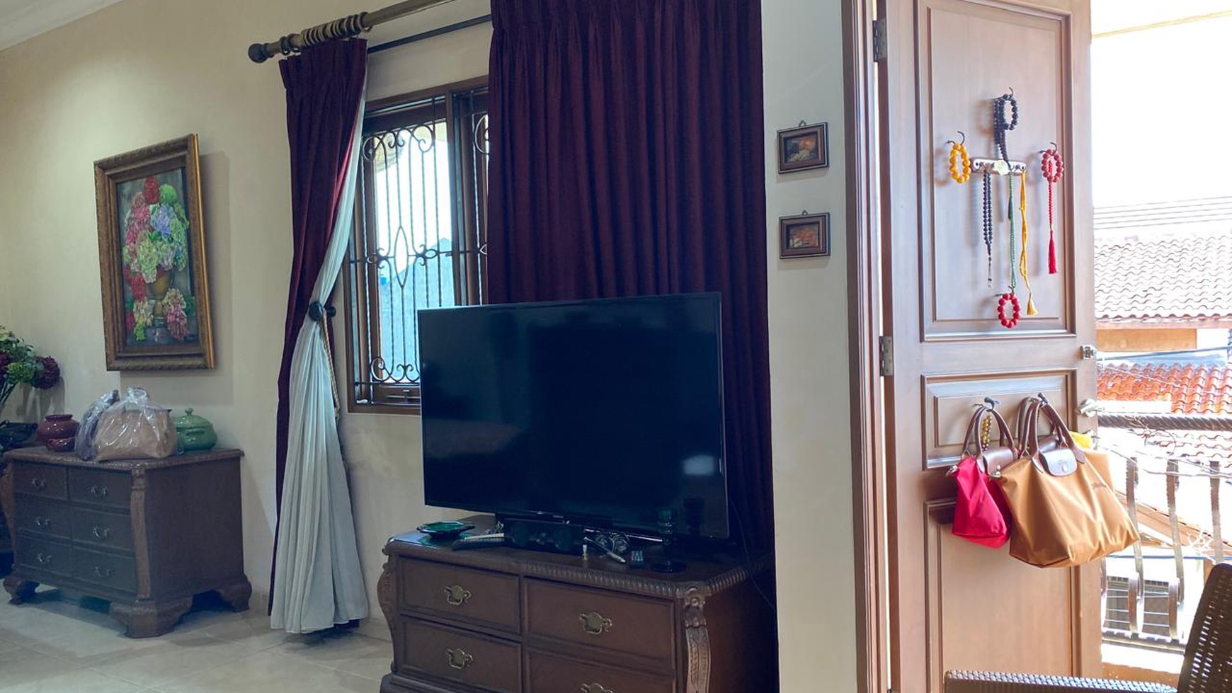 Rumah Cantik, Strategis & Bebas Banjir Jl. Jambu Jatibening 2
