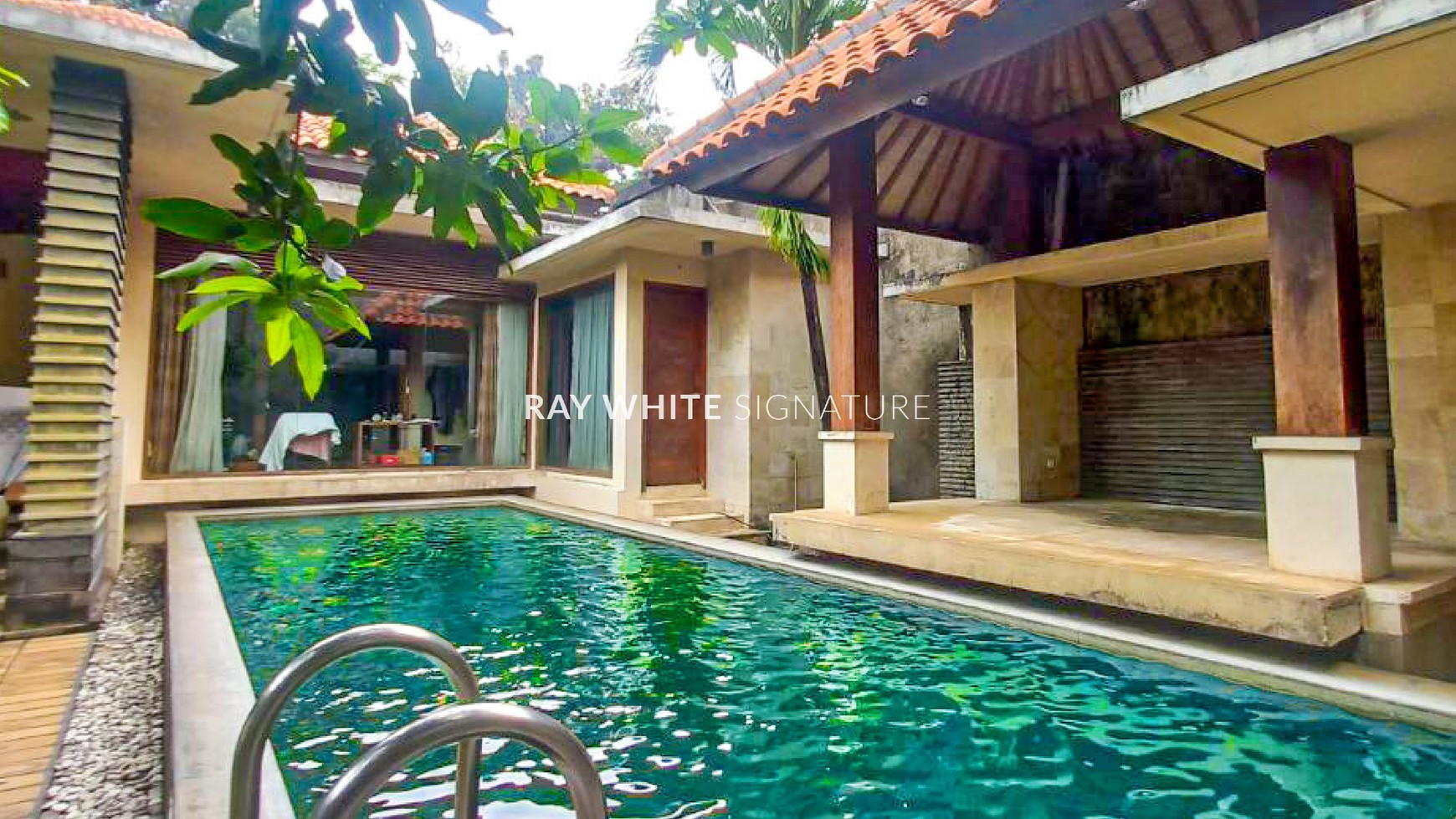 Rumah Mewah Dengan Kolam Renang di Jl Panglima Polim III
