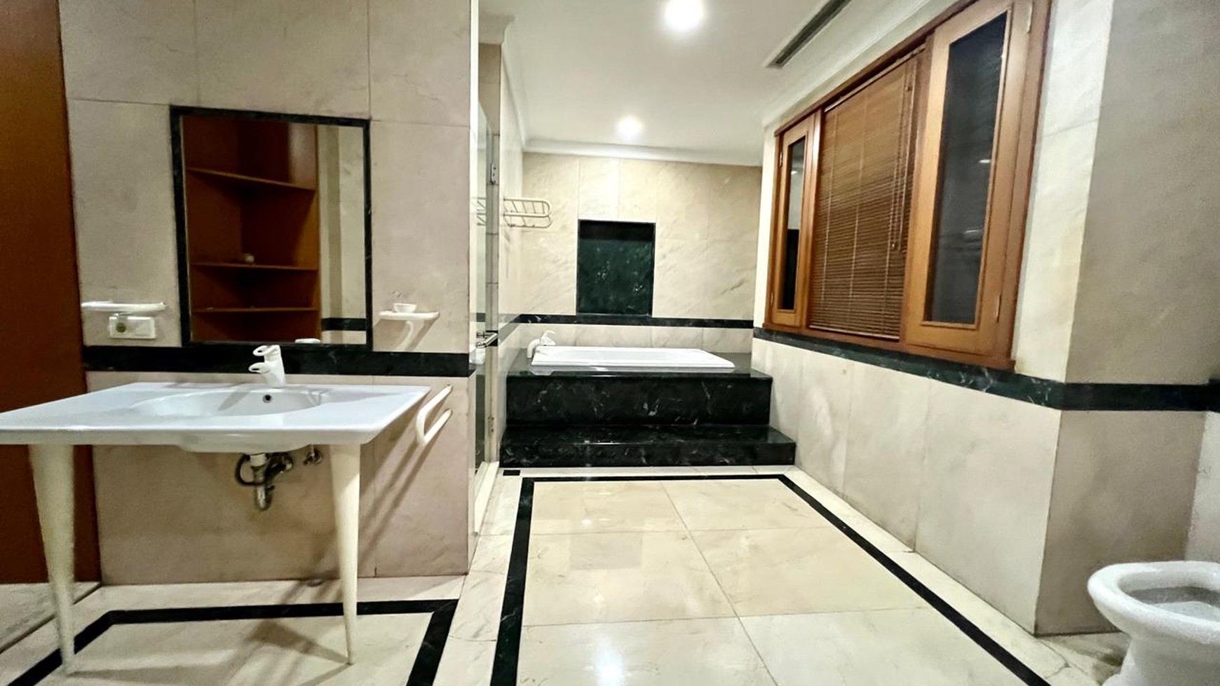 Rumah Kemang Selatan, Komplek Apartemen Kemang Jaya