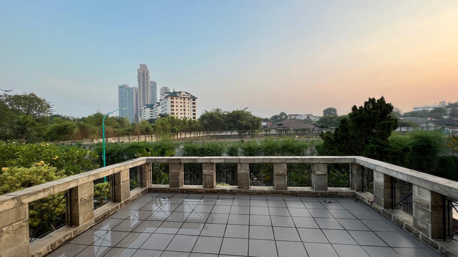 Rumah Kemang Selatan, Komplek Apartemen Kemang Jaya