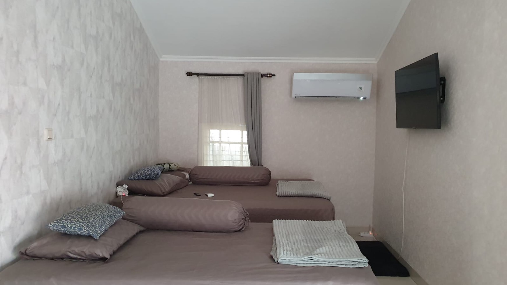 Turun harga rumah full renovasi di Griya Loka