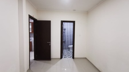 Rumah Siap Huni dengan Hunian Nyaman dan Asri di Graha Raya