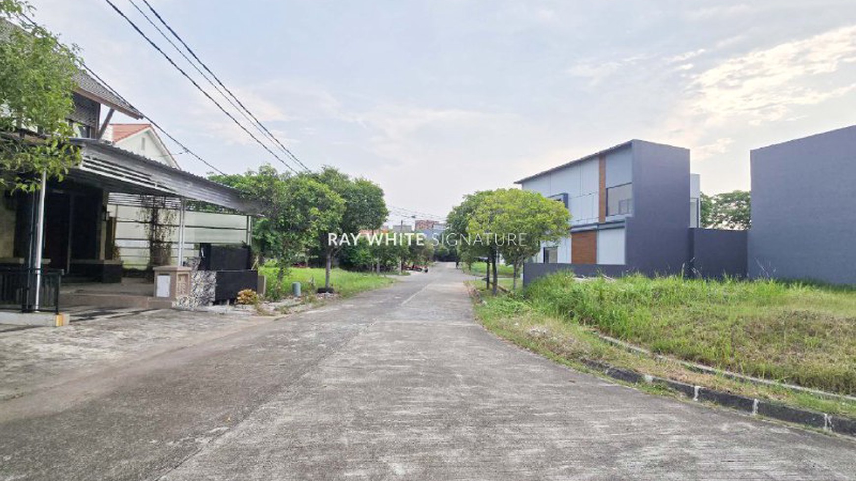 Rumah Tua Komplek Lippo Cikarang - Taman Valencia
