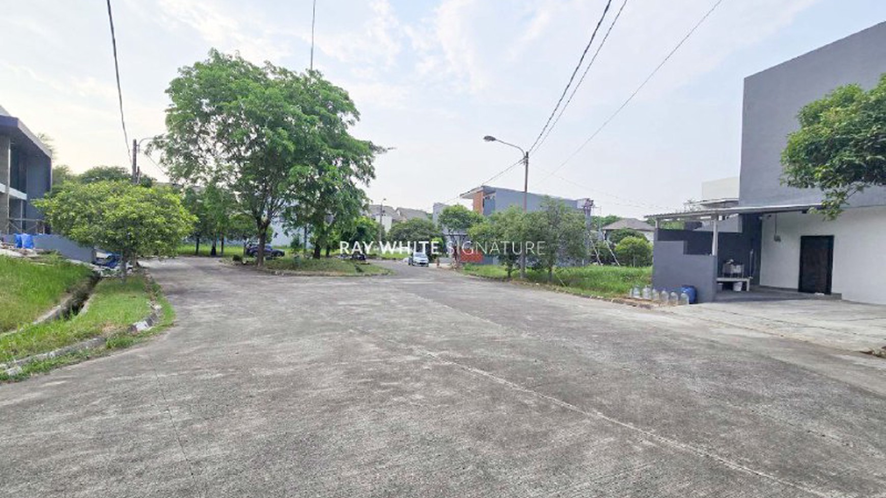 Rumah Tua Komplek Lippo Cikarang - Taman Valencia