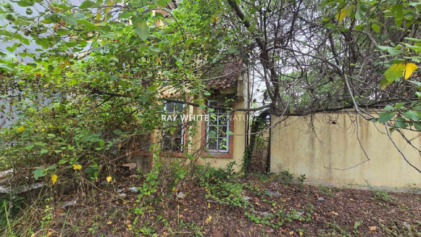 Rumah Tua Komplek Lippo Cikarang - Taman Valencia