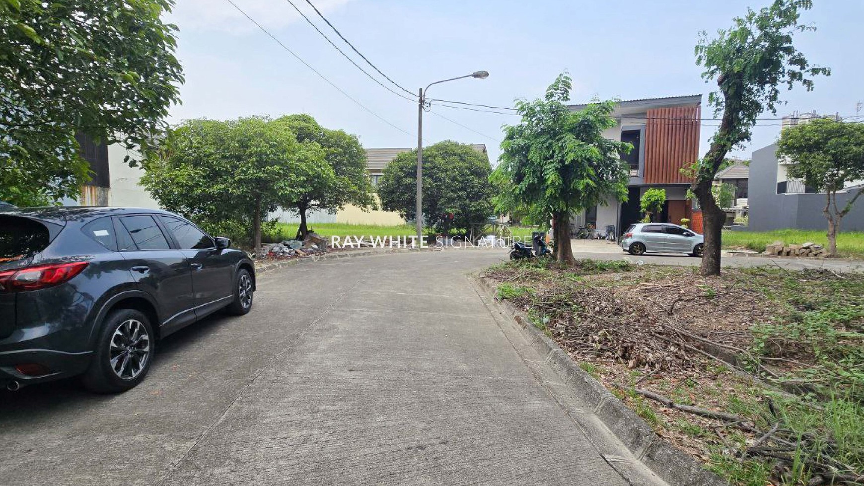 Rumah Tua Komplek Lippo Cikarang - Taman Valencia