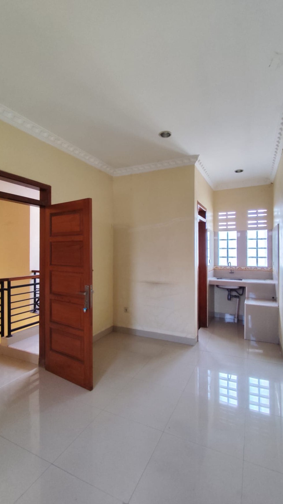 Rumah Tinggal 8 Kamar Tidur Lokasi Dekat Kampus INSTIPER Maguwoharjo Depok Sleman