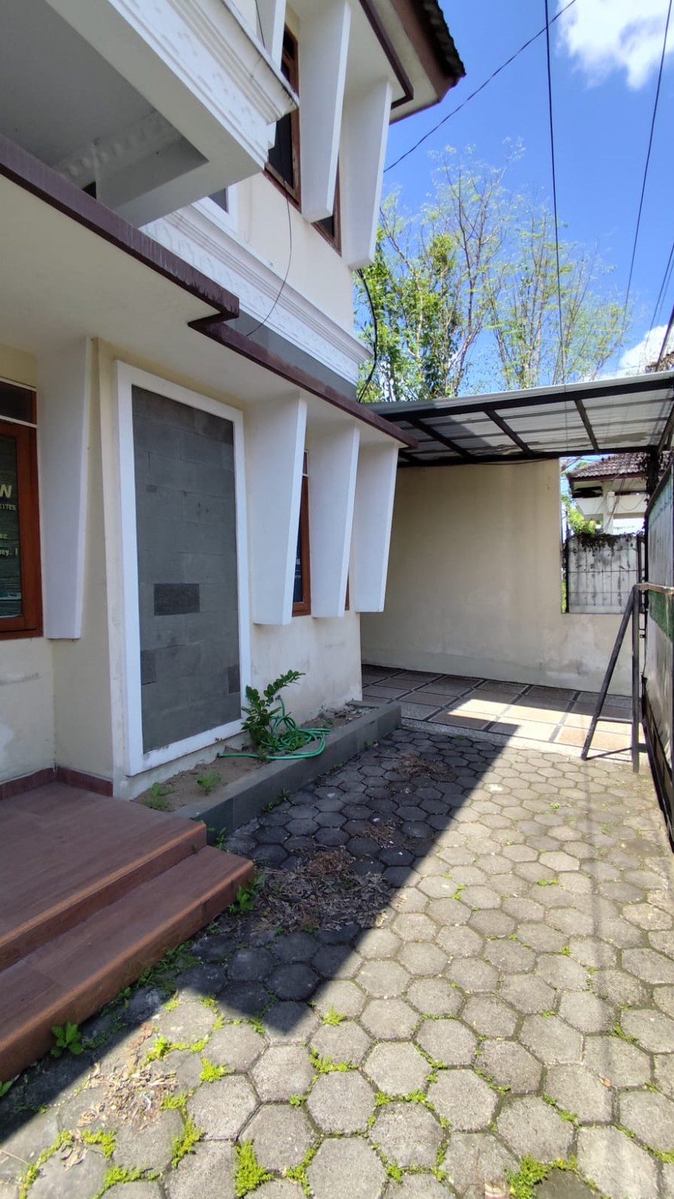Rumah Tinggal 8 Kamar Tidur Lokasi Dekat Kampus INSTIPER Maguwoharjo Depok Sleman
