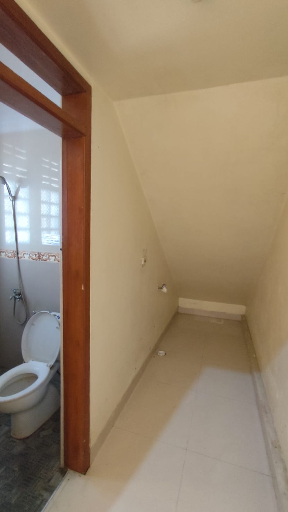 Rumah Tinggal 8 Kamar Tidur Lokasi Dekat Kampus INSTIPER Maguwoharjo Depok Sleman