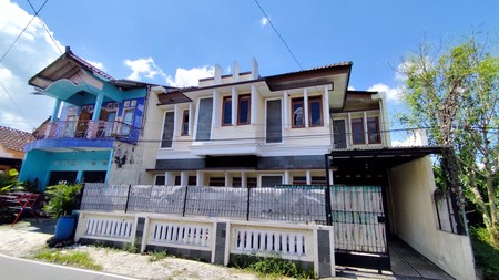 Rumah Tinggal 8 Kamar Tidur Lokasi Dekat Kampus INSTIPER Maguwoharjo Depok Sleman  