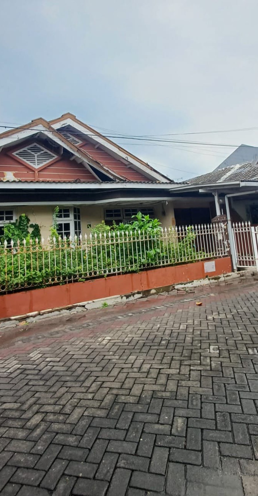 DIJUAL RUMAH NIRWANA EXEKUTIF (SURABAYA)
