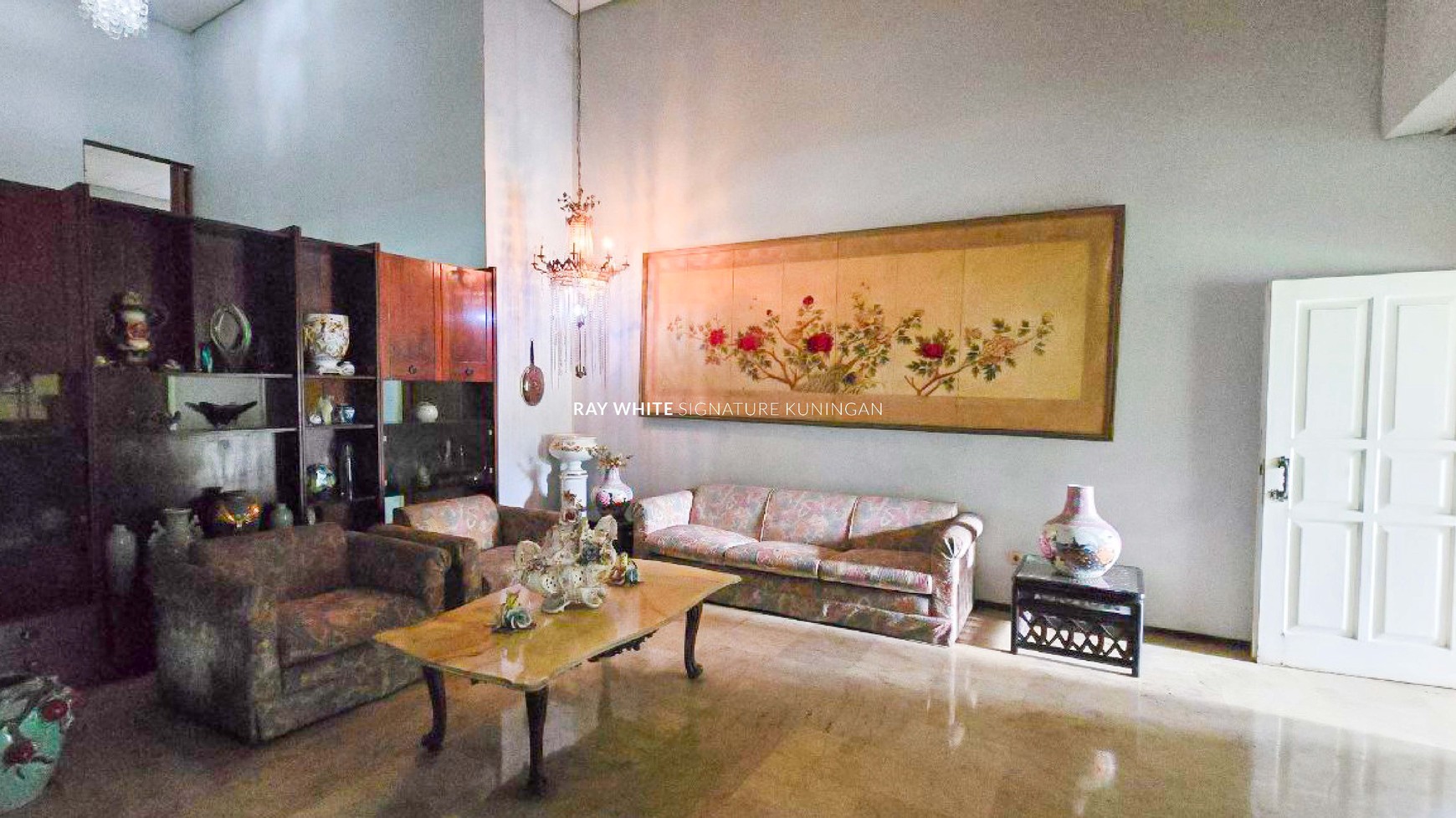 Rumah Lama Depan Taman Area Prime di Taman Pakubuwono