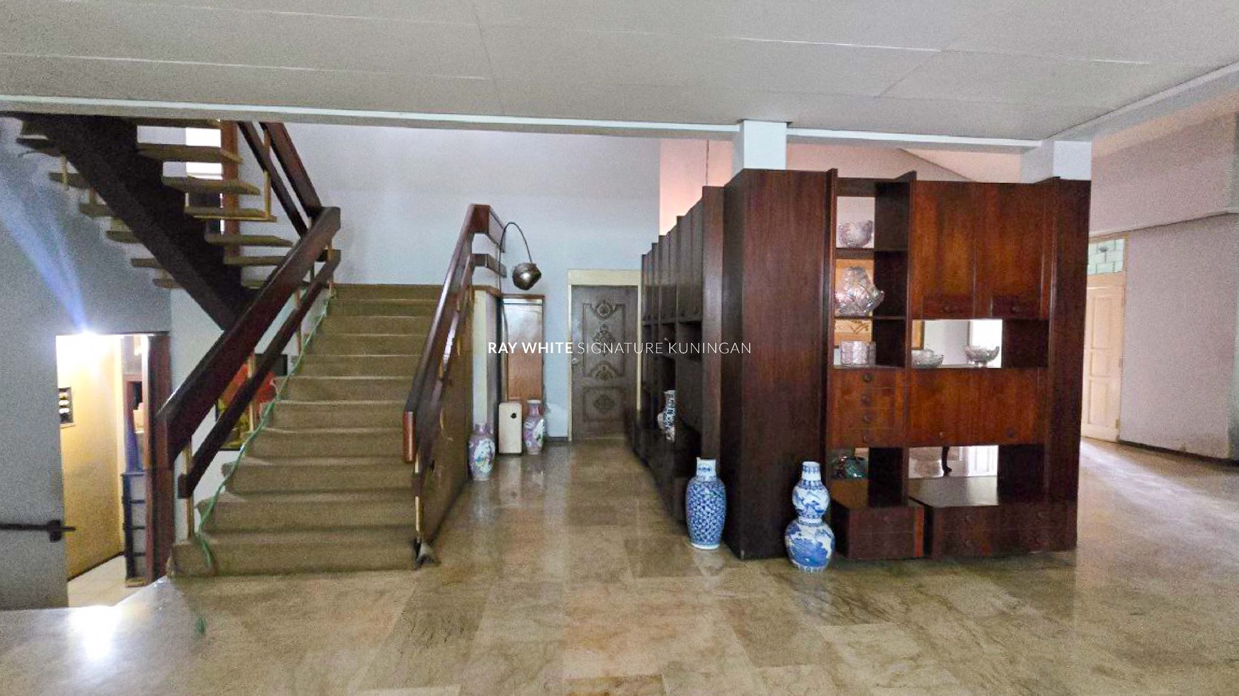 Rumah Lama Depan Taman Area Prime di Taman Pakubuwono