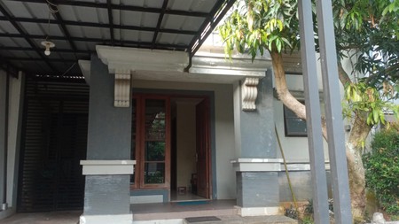 Rumah strategis di The Green