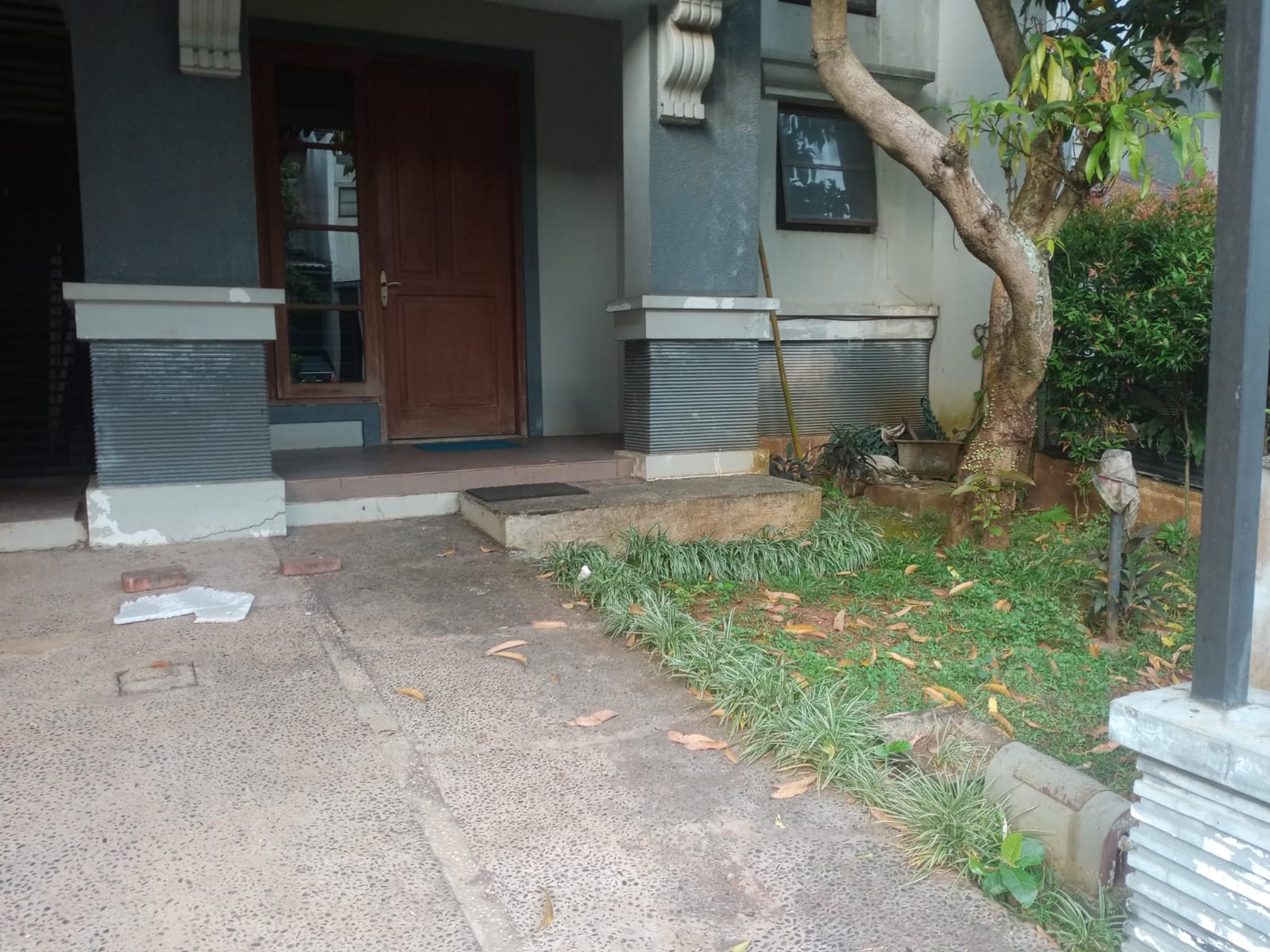 Rumah strategis di The Green