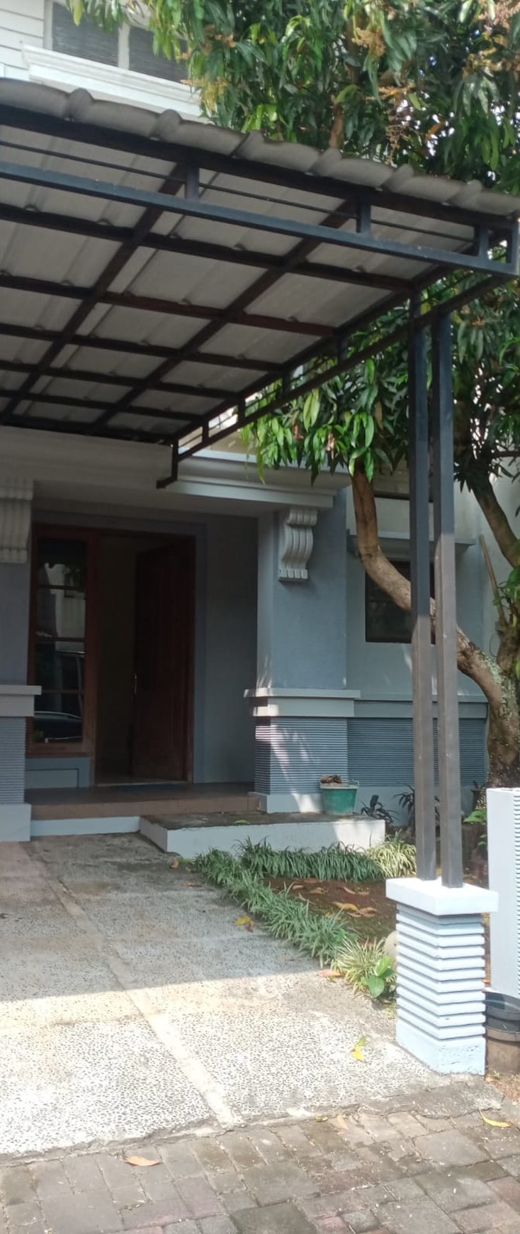 Rumah strategis di The Green