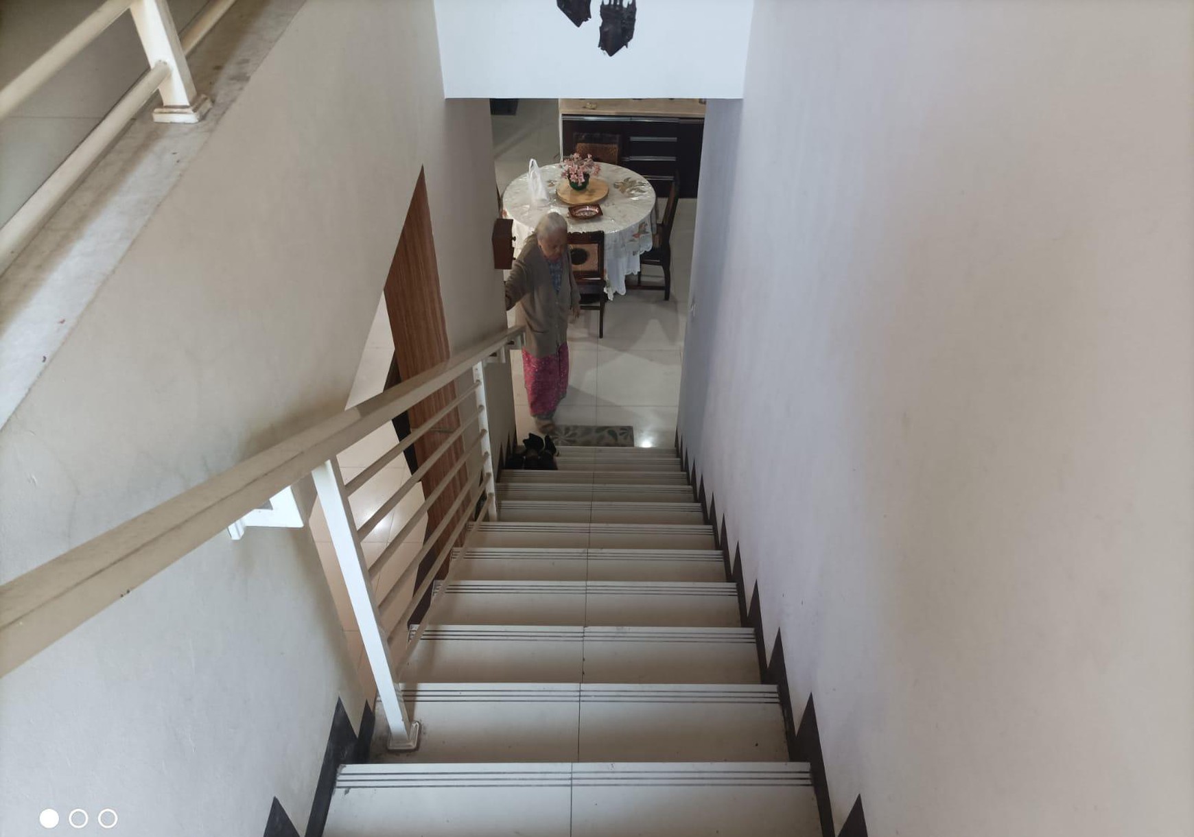 RUMAH MEWAH 2 LANTAI DIKOTA BANDUNG, LOKAS STRATEGIS
