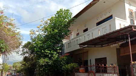 House Located 1 Minute Walk To The Beach of Singaraja City