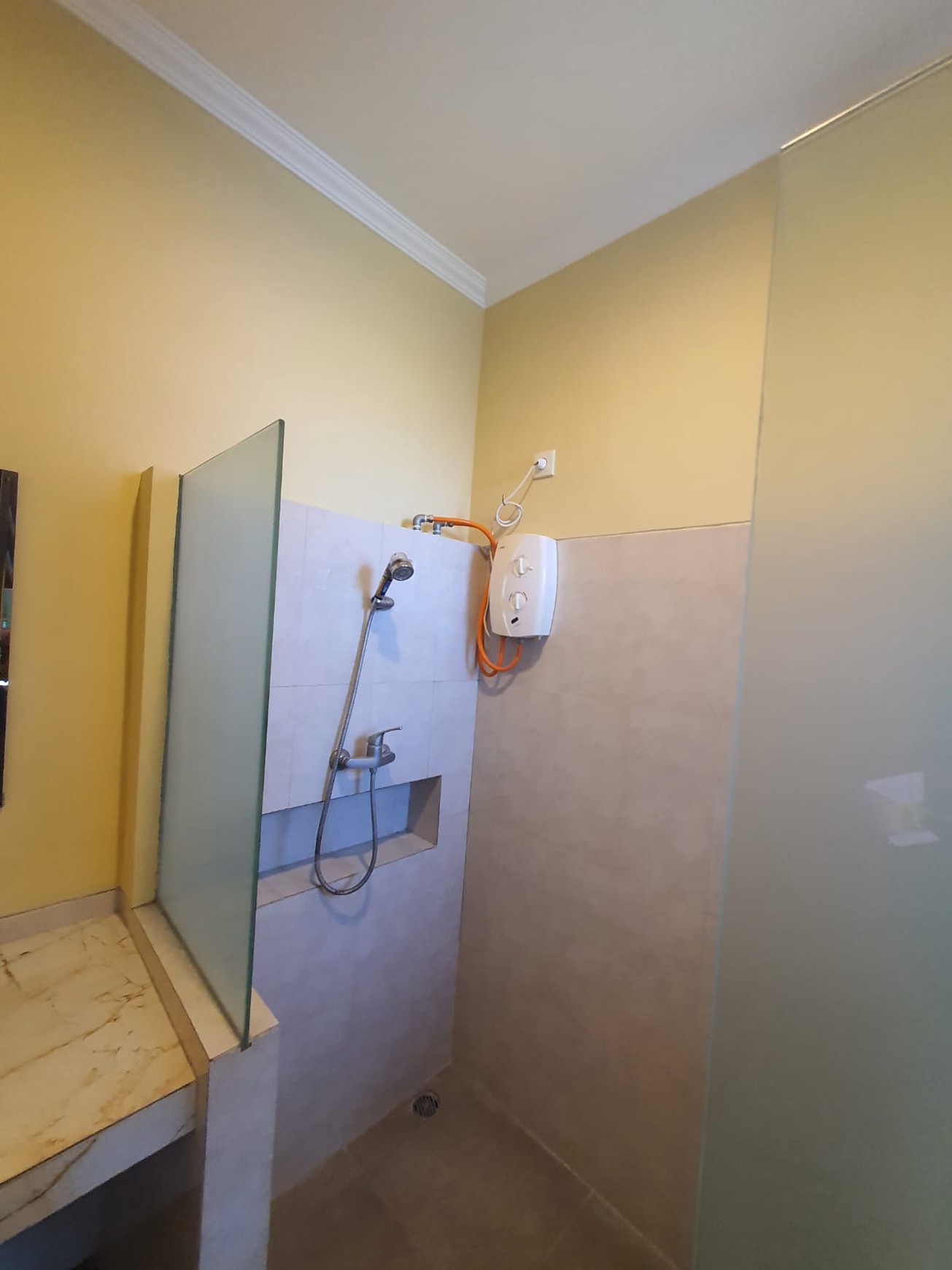 Rumah Cluster Luxemburg Wisata Bukit Mas, Surabaya