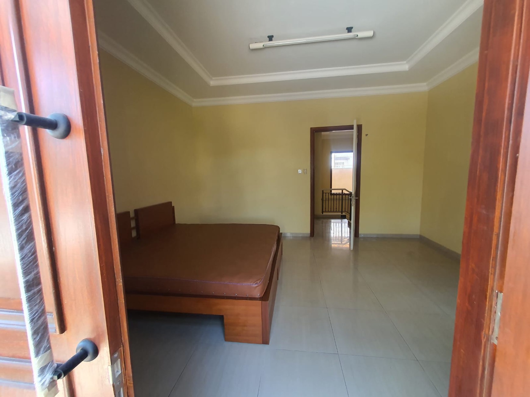 Rumah Cluster Luxemburg Wisata Bukit Mas, Surabaya