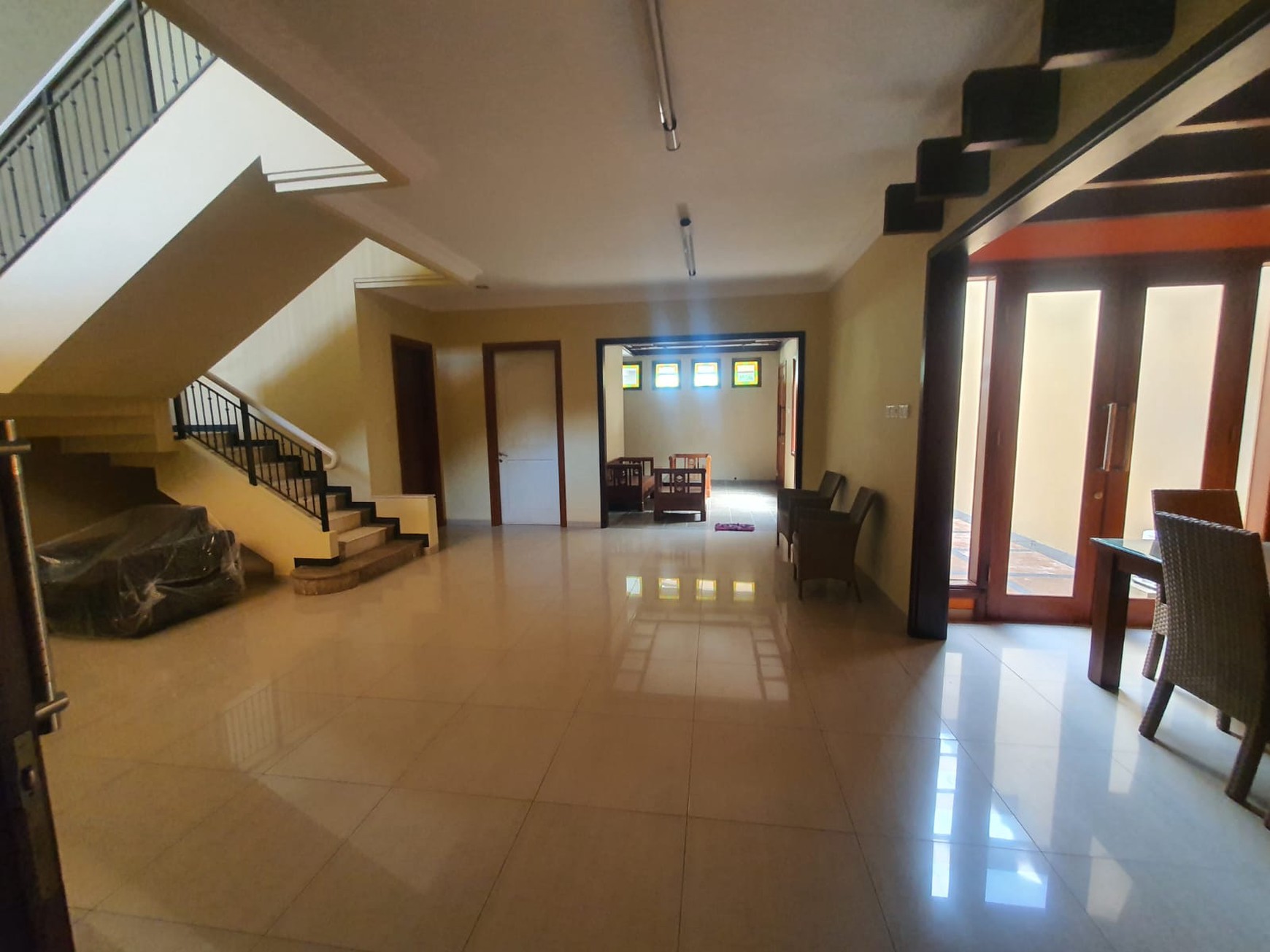 Rumah Cluster Luxemburg Wisata Bukit Mas, Surabaya